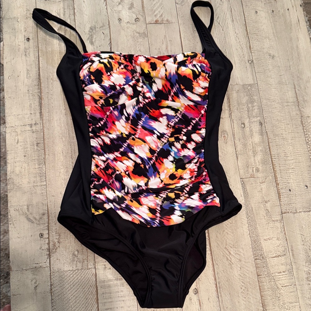 NWOT VENUS Multicolor One-Piece Swimsuit Slimming Beach Size 8